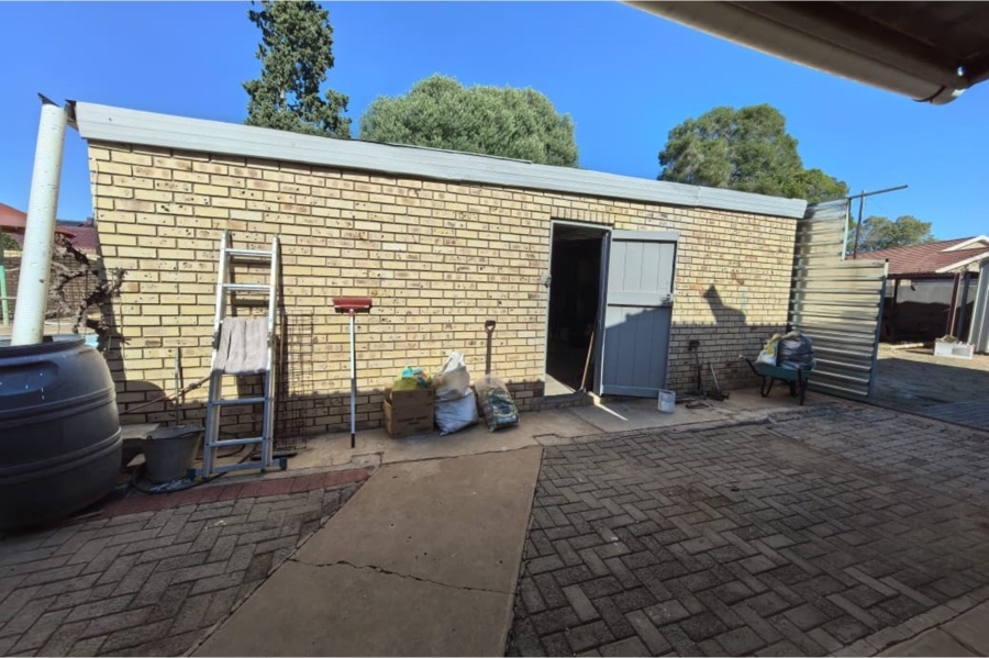 5 Bedroom Property for Sale in Hadison Park Northern Cape